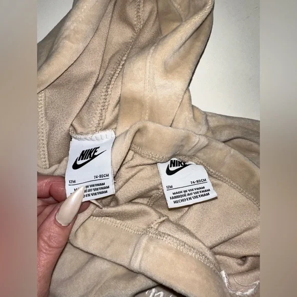 Nike Beige/Tan Kids Hoodie & Legging Velour Set Size 12 mod months - Picture 3 of 4